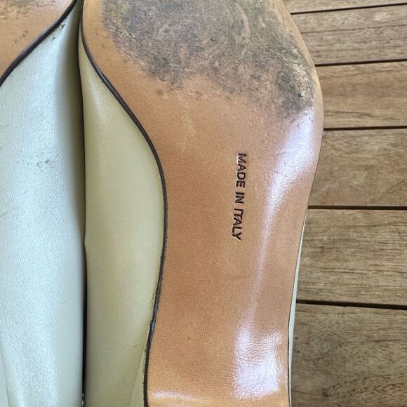 Salvatore Ferragamo Vara Beige Leather Pump 10 - Picture 8 of 8